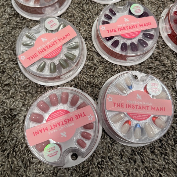 Olive & June Press-On Nail Bundle - Picture 2 of 5